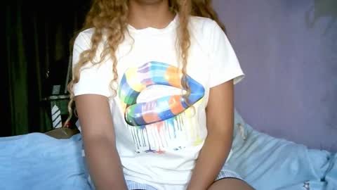 roxanne_98 online show from February 3, 3:04 am