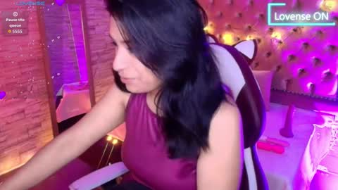 roxanne_han online show from November 3, 11:44 am