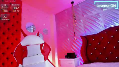 roxanne_han online show from April 30, 12:00 pm