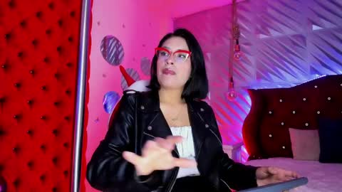 Snapshot of roxanne_han chatting on May 13, 12:13 pm roxanne_han online show from May 13, 12:13 pm