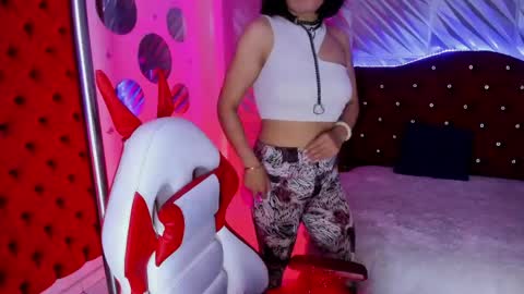 Snapshot of roxanne_han chatting on June 9, 12:06 pm roxanne_han online show from June 9, 12:06 pm