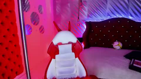Snapshot of roxanne_han chatting on June 12, 12:26 pm roxanne_han online show from June 12, 12:26 pm