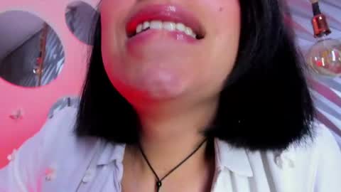Snapshot of roxanne_han chatting on July 6, 3:03 pm roxanne_han online show from July 6, 3:03 pm