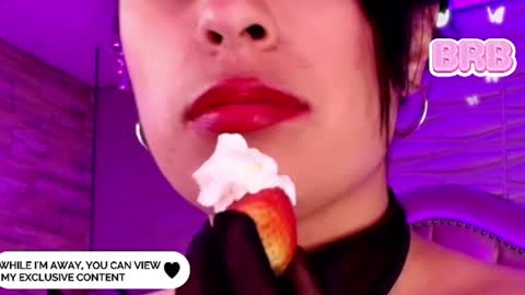 Snapshot of roxanne_han chatting on July 8, 12:09 pm roxanne_han online show from July 8, 12:09 pm