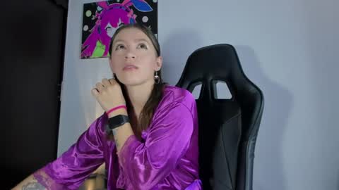 Snapshot of roxanne_jones1 chatting on July 2, 6:36 pm roxanne online show from July 2, 6:36 pm