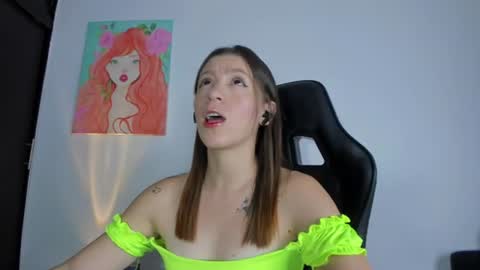 Snapshot of roxanne_jones1 chatting on July 8, 8:24 pm roxanne online show from July 8, 8:24 pm