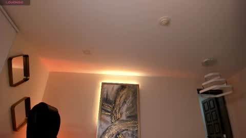 Roxanne Hill  online show from January 10, 11:45 am