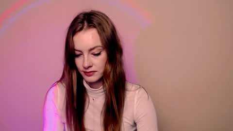 Snapshot of roxasemi_ chatting on October 22, 7:52 am Roxa online show from October 22, 7:52 am