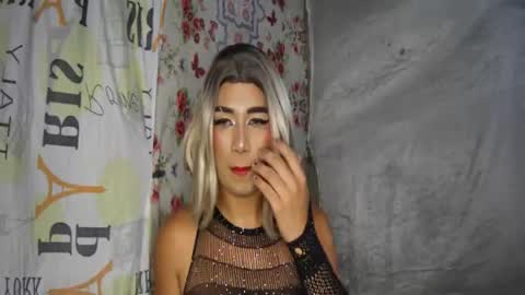Snapshot of roxe_noir chatting on July 11, 12:24 am MY NAME IS OROXE online show from July 11, 12:24 am