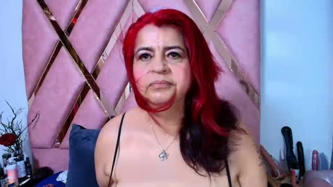 Snapshot of roxettemature chatting on June 1, 12:18 pm RoxetteMature online show from June 1, 12:18 pm