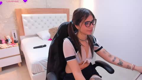 Snapshot of roxi_moon1 chatting on April 23, 7:49 pm R O X Y online show from April 23, 7:49 pm
