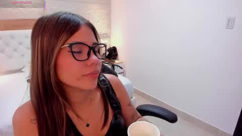 Snapshot of roxi_moon1 chatting on May 14, 7:31 pm R O X Y online show from May 14, 7:31 pm