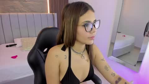 Snapshot of roxi_moon1 chatting on May 23, 7:40 pm R O X Y online show from May 23, 7:40 pm