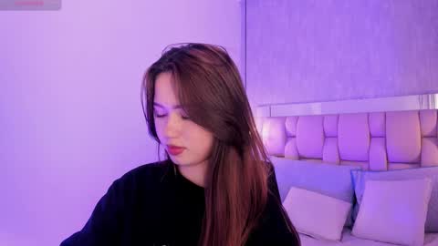 Snapshot of roxie_summers chatting on February 15, 1:53 am Roxie online show from February 15, 1:53 am