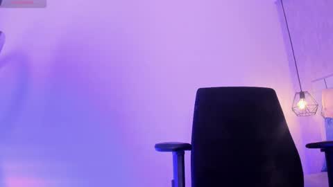 Snapshot of roxie_summers chatting on February 17, 11:53 pm Roxie online show from February 17, 11:53 pm