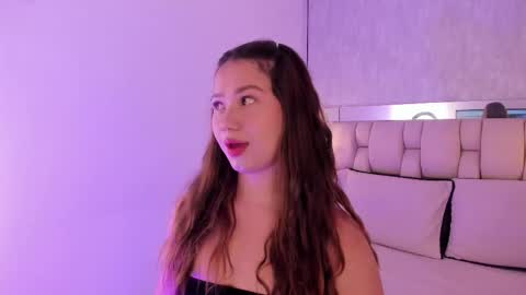 Snapshot of roxie_summers chatting on December 15, 7:40 pm Roxie online show from December 15, 7:40 pm