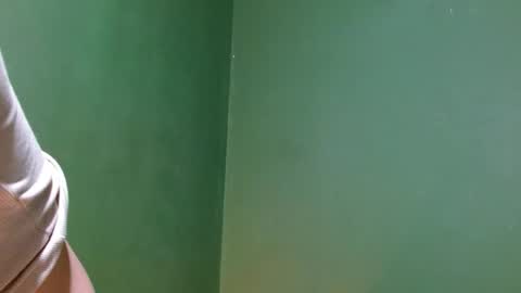 Snapshot of roxiehood chatting on September 19, 2:35 am Roxie online show from September 19, 2:35 am