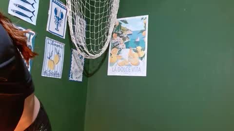 Snapshot of roxiehood chatting on October 3, 2:30 am Roxie online show from October 3, 2:30 am