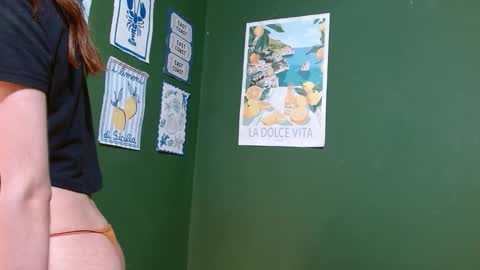 Snapshot of roxiehood chatting on November 16, 1:55 am Roxie online show from November 16, 1:55 am