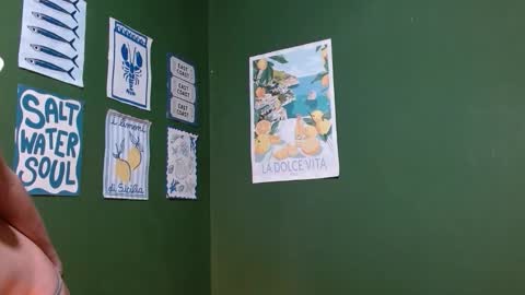 Snapshot of roxiehood chatting on November 21, 2:32 am Roxie online show from November 21, 2:32 am