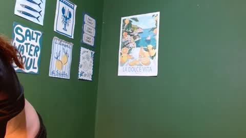 Snapshot of roxiehood chatting on November 25, 2:00 am Roxie online show from November 25, 2:00 am