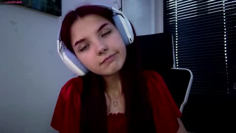 Snapshot of roxiepiurkowski chatting on April 9, 2:55 pm Hana online show from April 9, 2:55 pm