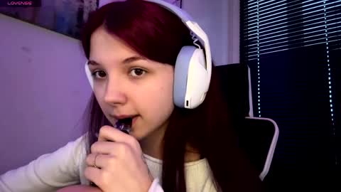 Snapshot of roxiepiurkowski chatting on April 10, 2:55 pm Hana online show from April 10, 2:55 pm