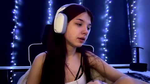 Snapshot of roxiepiurkowski chatting on May 23, 3:16 pm Hana online show from May 23, 3:16 pm