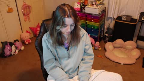 Snapshot of roxiethefox chatting on September 27, 12:10 pm roxie online show from September 27, 12:10 pm