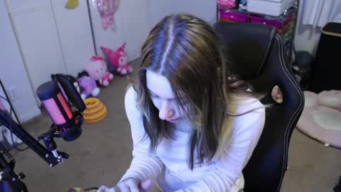 Snapshot of roxiethefox chatting on October 8, 1:42 pm roxie online show from October 8, 1:42 pm