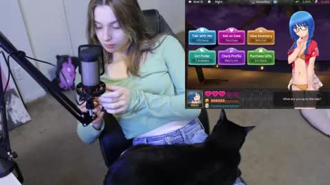 Snapshot of roxiethefox chatting on October 9, 8:40 pm roxie online show from October 9, 8:40 pm