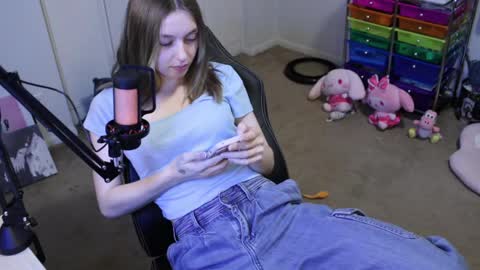 Snapshot of roxiethefox chatting on October 10, 10:42 pm roxie online show from October 10, 10:42 pm