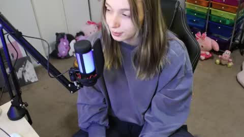 Snapshot of roxiethefox chatting on October 12, 2:38 pm roxie online show from October 12, 2:38 pm