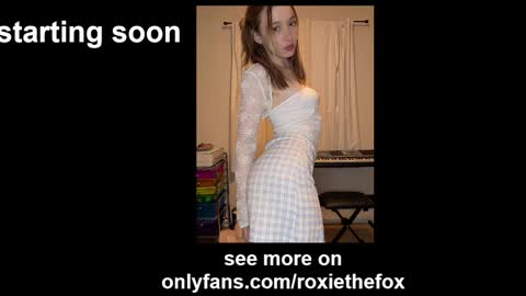 Snapshot of roxiethefox chatting on March 23, 1:09 am roxie online show from March 23, 1:09 am