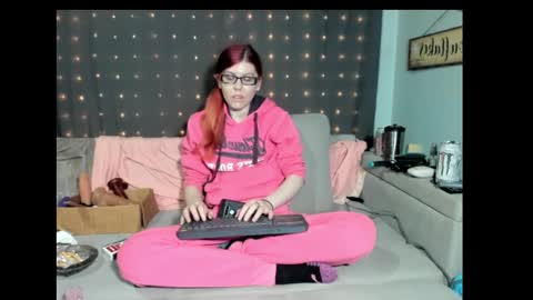 Snapshot of roxihazeleyes chatting on March 2, 3:48 pm roxihazeleyes online show from March 2, 3:48 pm