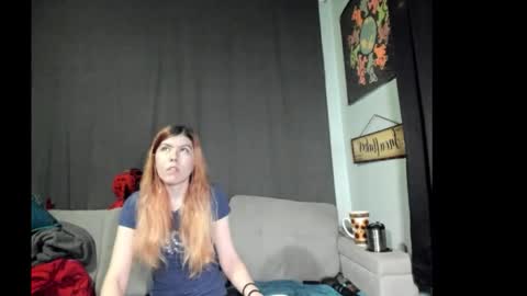 Snapshot of roxihazeleyes chatting on October 22, 5:45 pm roxihazeleyes online show from October 22, 5:45 pm