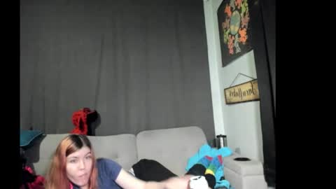 Snapshot of roxihazeleyes chatting on October 23, 5:23 pm roxihazeleyes online show from October 23, 5:23 pm