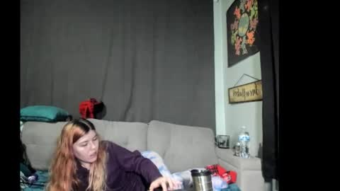 Snapshot of roxihazeleyes chatting on October 25, 9:20 pm roxihazeleyes online show from October 25, 9:20 pm