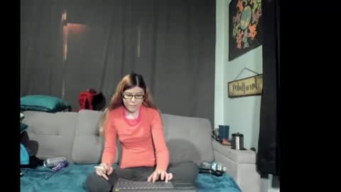 Snapshot of roxihazeleyes chatting on October 26, 9:31 pm roxihazeleyes online show from October 26, 9:31 pm