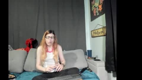 Snapshot of roxihazeleyes chatting on October 27, 1:15 pm roxihazeleyes online show from October 27, 1:15 pm