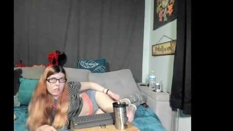 Snapshot of roxihazeleyes chatting on October 29, 2:14 am roxihazeleyes online show from October 29, 2:14 am