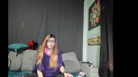 Snapshot of roxihazeleyes chatting on October 29, 7:59 pm roxihazeleyes online show from October 29, 7:59 pm