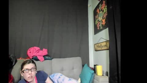 Snapshot of roxihazeleyes chatting on November 5, 2:11 am roxihazeleyes online show from November 5, 2:11 am