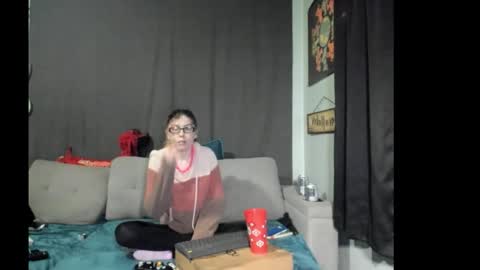 Snapshot of roxihazeleyes chatting on November 14, 1:37 am roxihazeleyes online show from November 14, 1:37 am