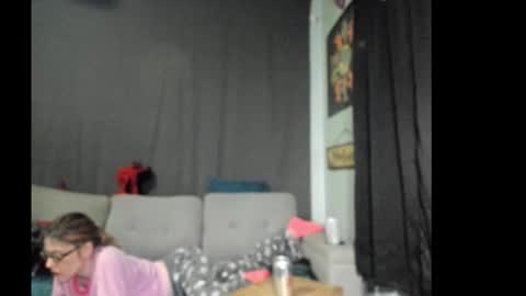 Snapshot of roxihazeleyes chatting on November 16, 1:11 am roxihazeleyes online show from November 16, 1:11 am