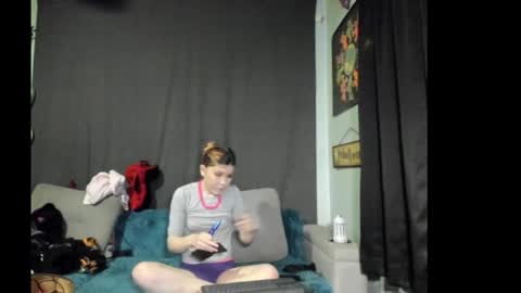 Snapshot of roxihazeleyes chatting on November 20, 1:06 am roxihazeleyes online show from November 20, 1:06 am