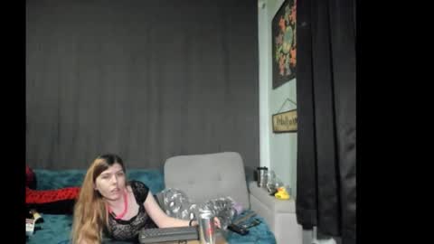 Snapshot of roxihazeleyes chatting on November 23, 10:59 am roxihazeleyes online show from November 23, 10:59 am