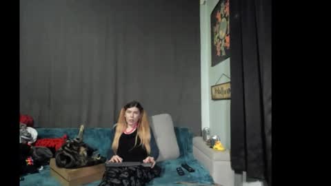 Snapshot of roxihazeleyes chatting on November 26, 3:07 am roxihazeleyes online show from November 26, 3:07 am