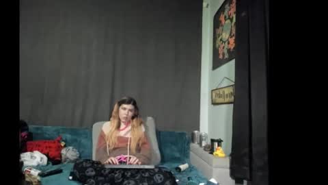 Snapshot of roxihazeleyes chatting on November 27, 10:17 am roxihazeleyes online show from November 27, 10:17 am