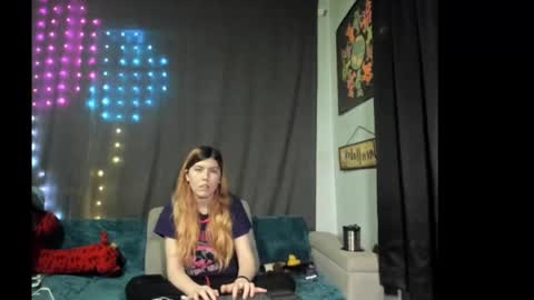 Snapshot of roxihazeleyes chatting on December 1, 3:33 am roxihazeleyes online show from December 1, 3:33 am